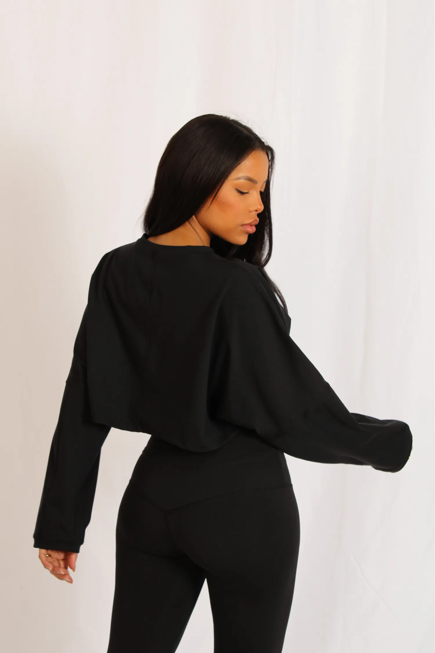 Signature Oversized Long Sleeve Cropped Top Black