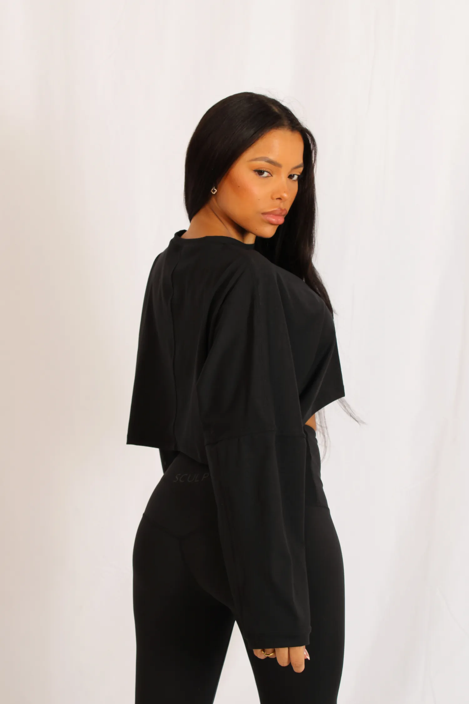 Signature Oversized Long Sleeve Cropped Top Black